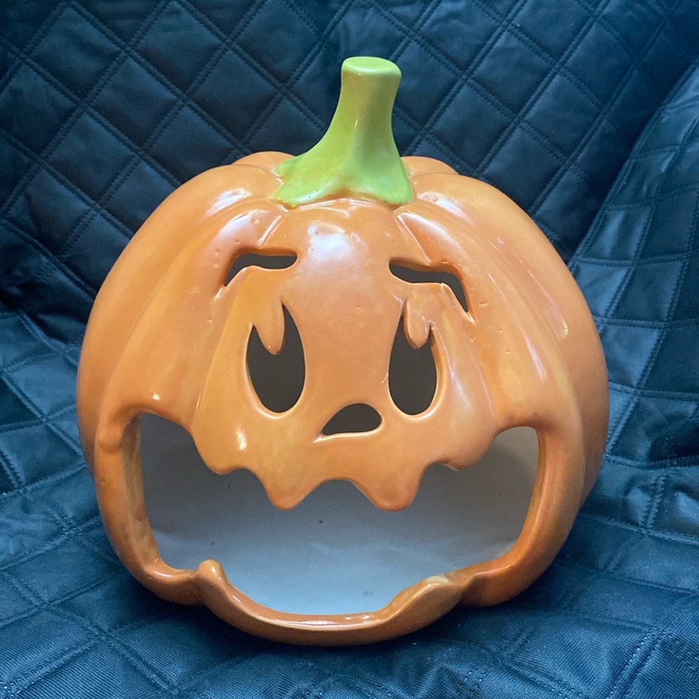 HALLOWEEN DECOR
CERAMIC JACK O LANTERN